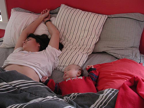 the one sport my whole family plays: synchronized sleeping<br>but it does suck when your partner can't even get their arms over their head.